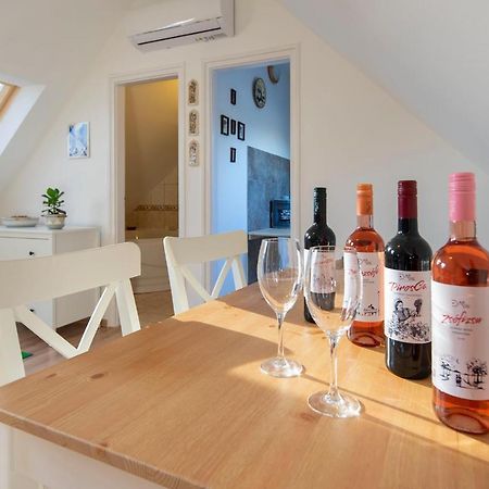 Darvin Apartman Eger Appartamento Esterno foto