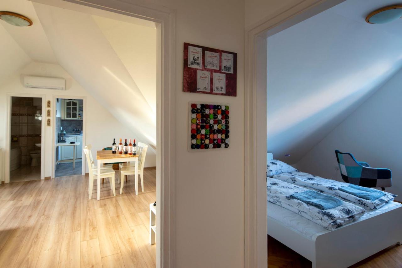 Darvin Apartman Eger Appartamento Esterno foto