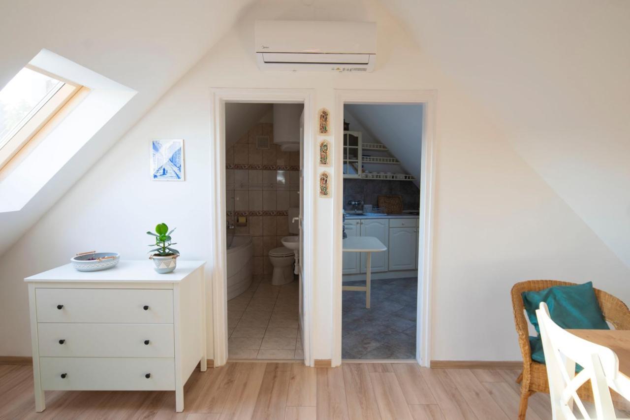 Darvin Apartman Eger Appartamento Esterno foto